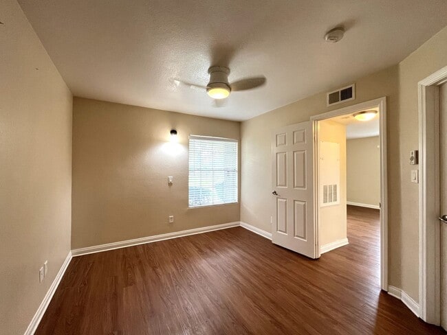 Building Photo - 2160 Highpointe Dr