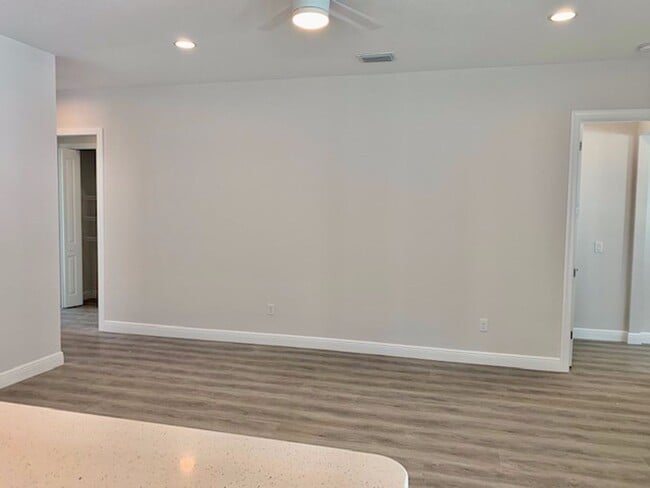Building Photo - Newer Home waiting for you !