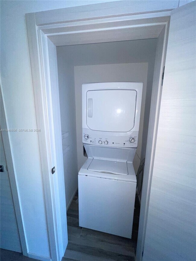 Building Photo - 801 S Miami Ave