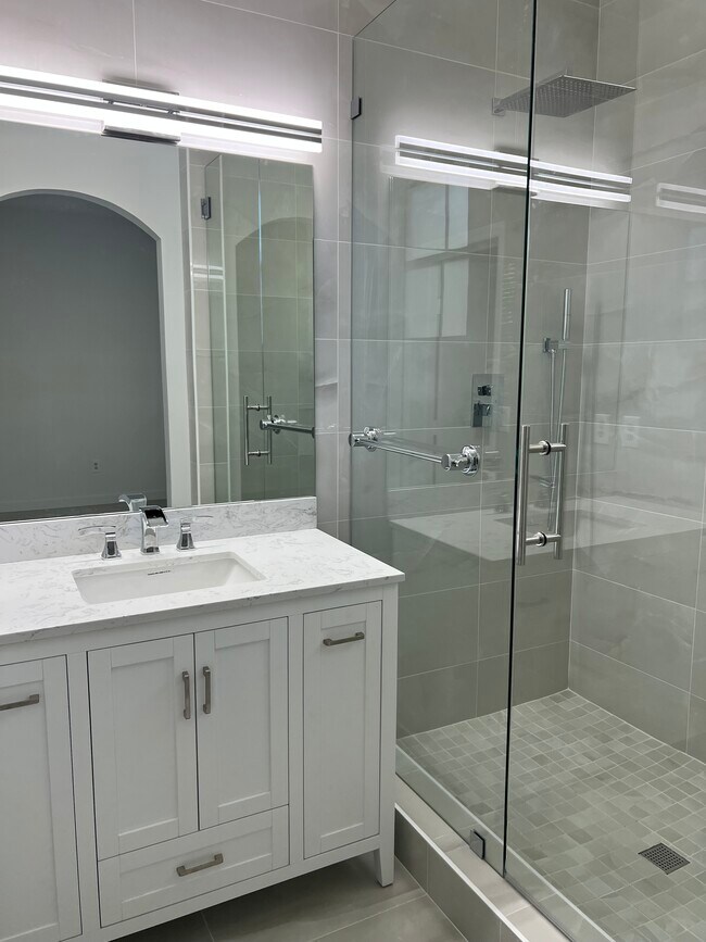 Building Photo - 4914 White Mangrove Way E