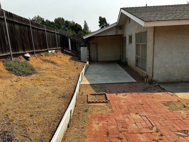 Building Photo - Riverside Home For Rent- 3 bedrooms!