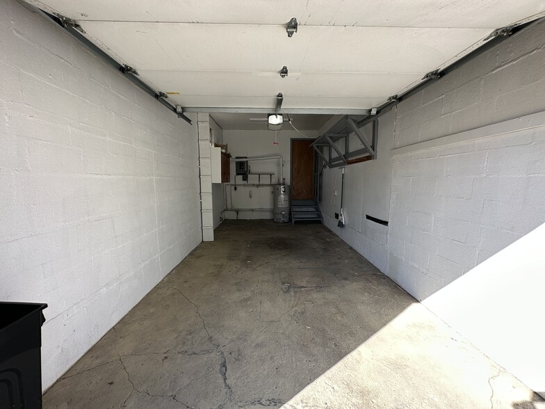 1 C Garage w Washer/Dryer hookup - 6120 Pinedale Dr