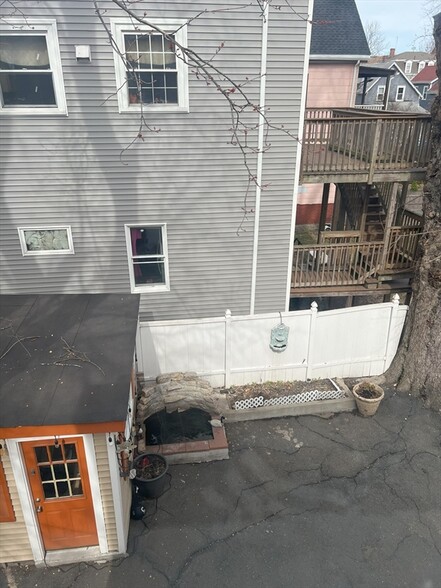Building Photo - 94 Flint St