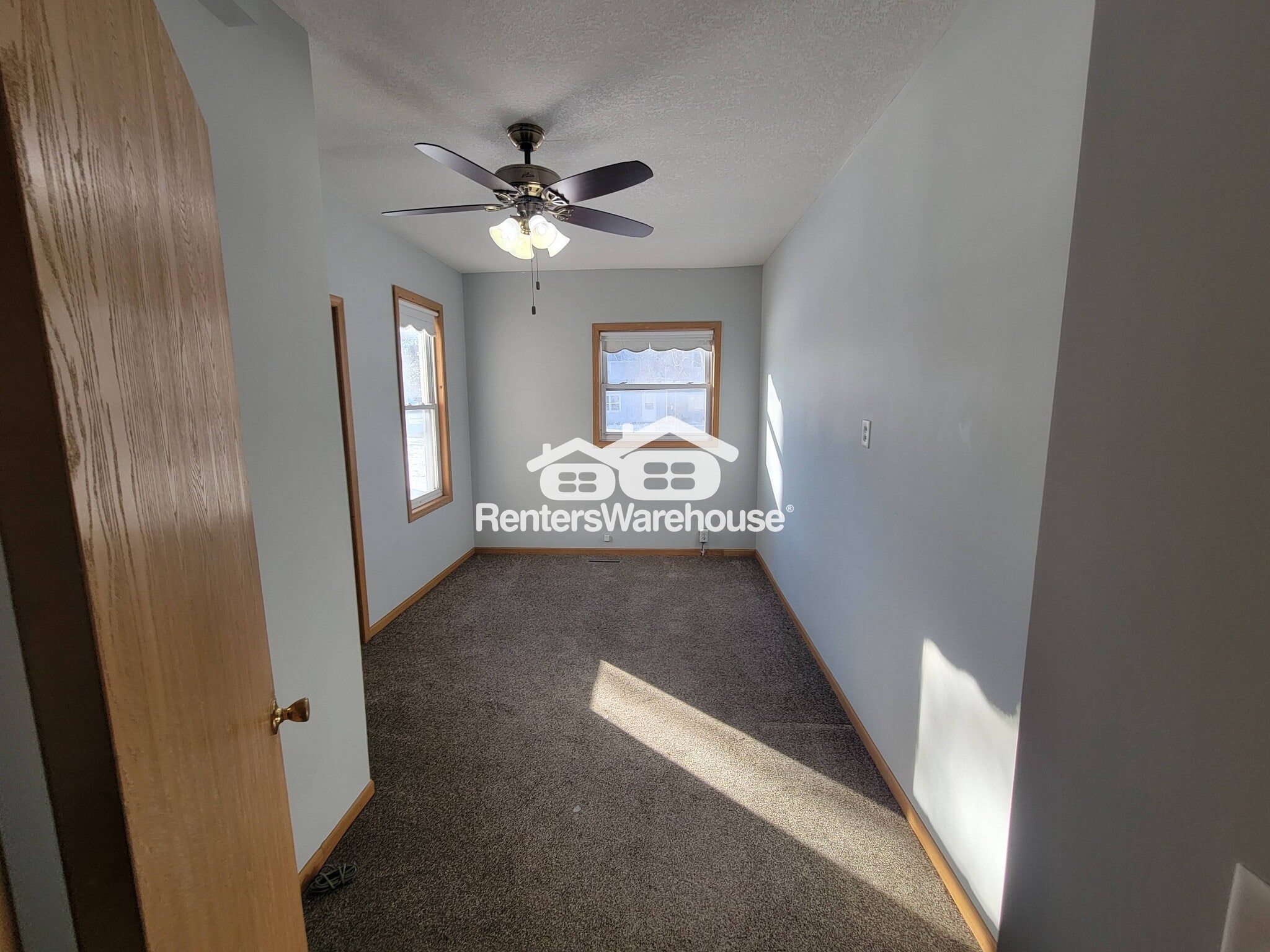 Building Photo - 206 Main St W