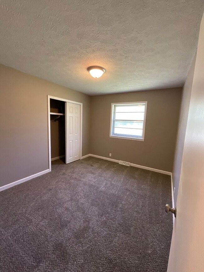 Building Photo - 3 bedroom 2 bathroom house for rent