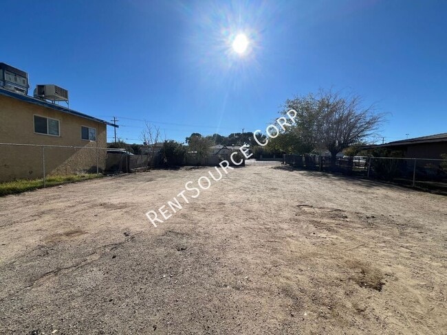 Building Photo - 1411 Nancy St