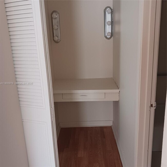 Building Photo - 5906 NW 21st St