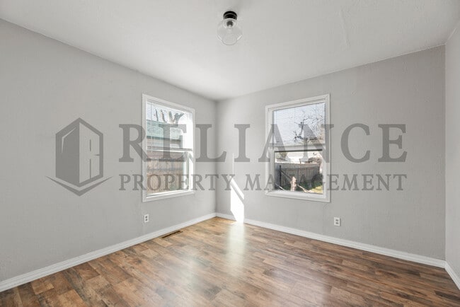 Building Photo - 1017 N Pershing St