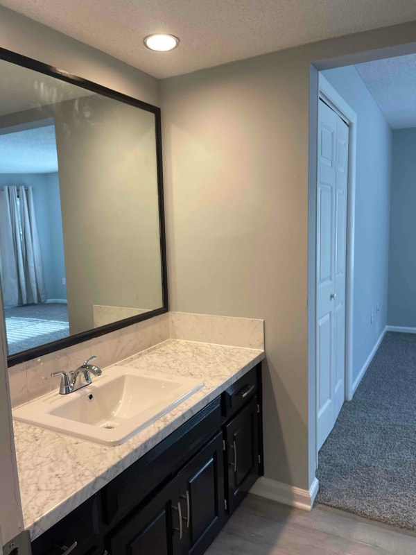Building Photo - 4222 Pinehurst Cir