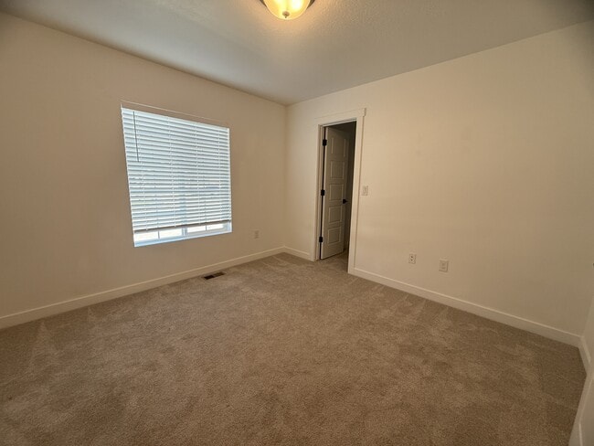 Building Photo - 881 W Sagewood Dr
