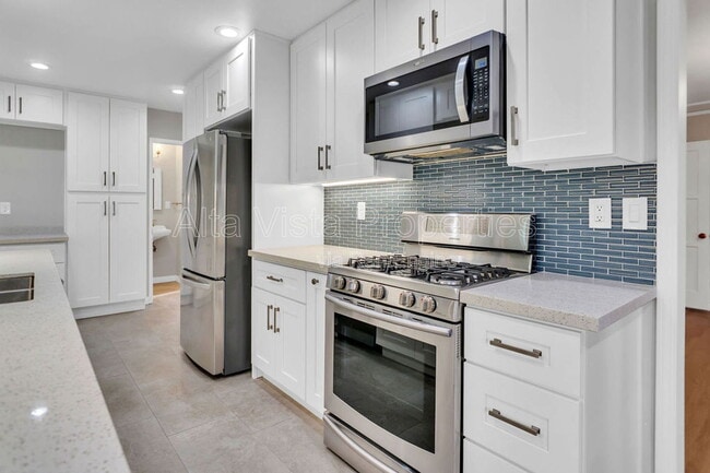 Building Photo - 4865 Lucille Pl