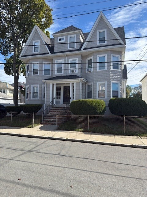 Building Photo - 115 Cedar St