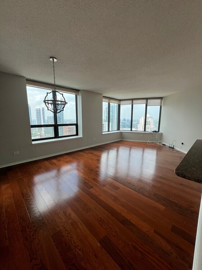 Building Photo - 400 N La Salle Dr