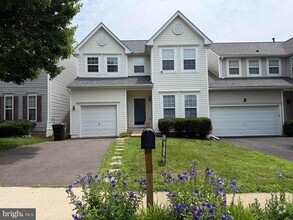 Building Photo - 2223 Blue Spruce Dr