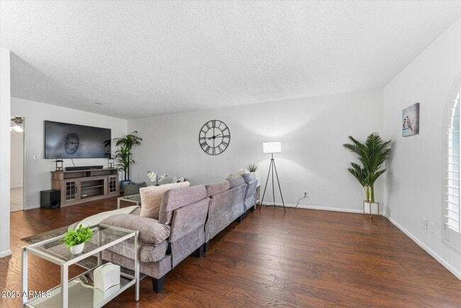 Building Photo - 516 N Hobson Plaza