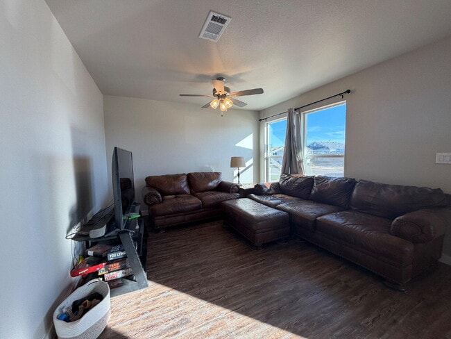 Building Photo - 2911 Bryan Ave