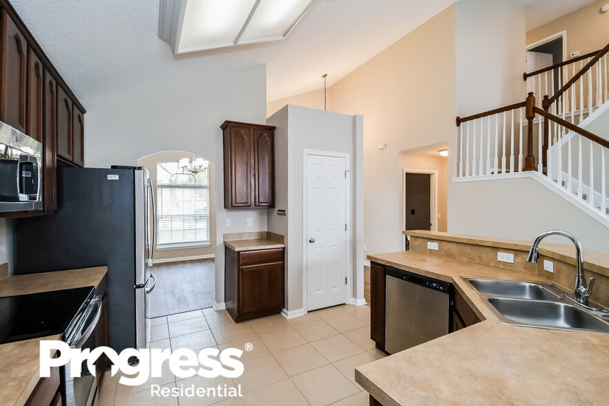 Building Photo - 12363 Guava Ct