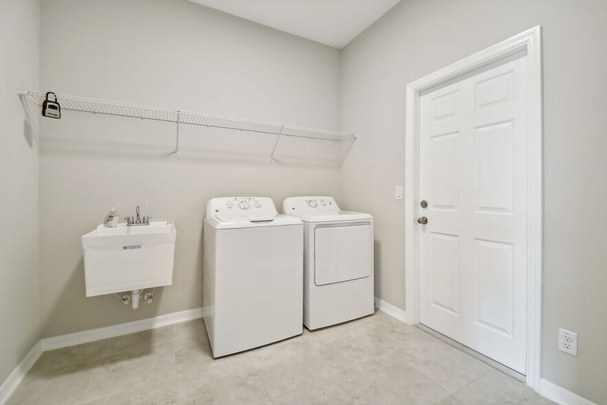Building Photo - 38190 Shale Stone Ct