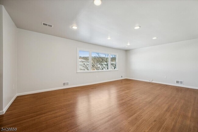 Building Photo - 64 Lorraine Terrace