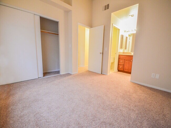 Building Photo - 3825 Gulliver St