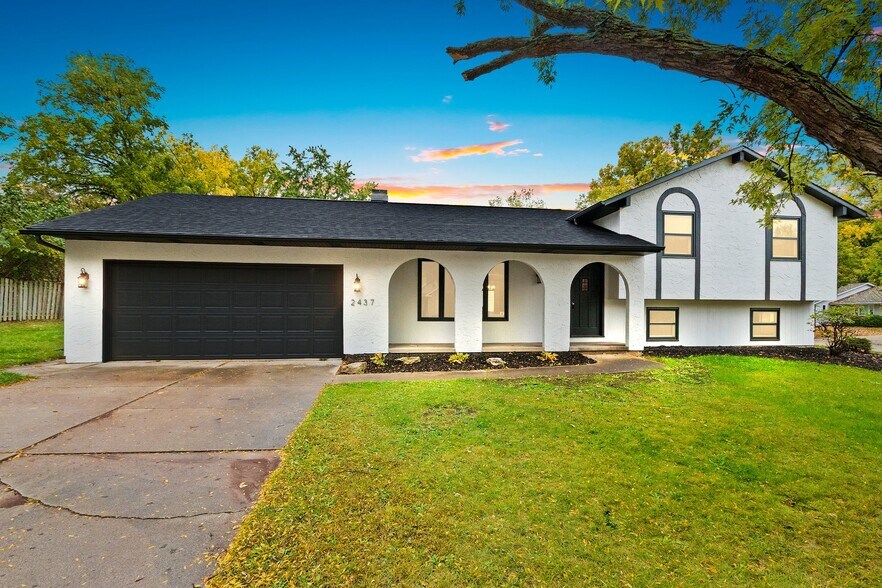 Building Photo - 2437 Deer Trl