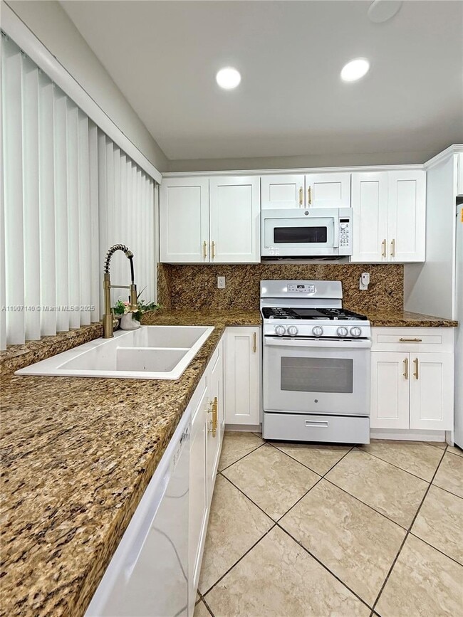 Building Photo - 6936 Holly Rd