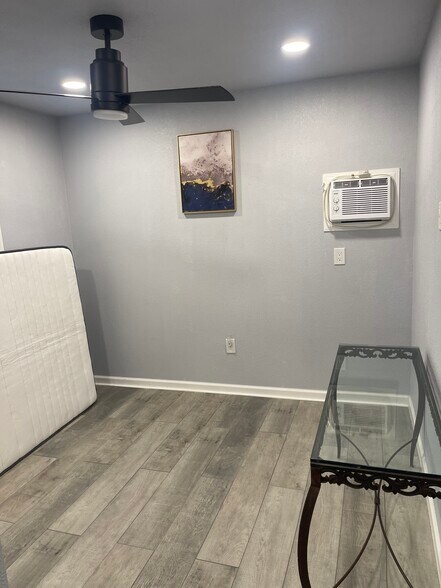 Building Photo - 2529 Crommelin Ave