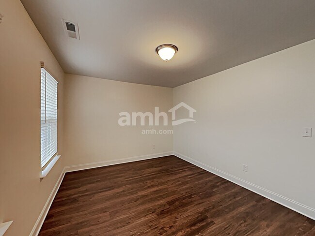 Building Photo - 2144 Laurel Village Circle