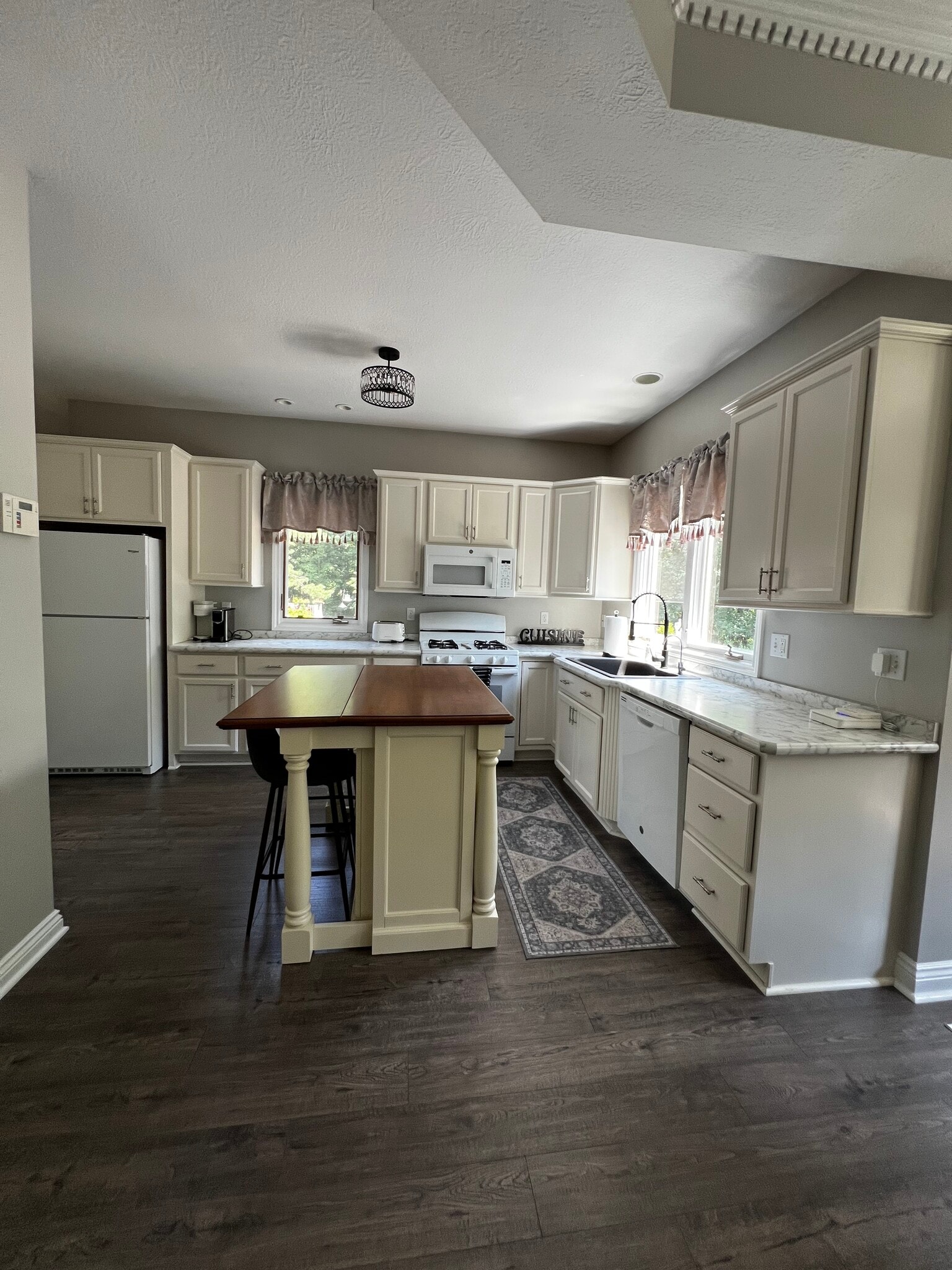 Building Photo - 3269 Grey Village Dr