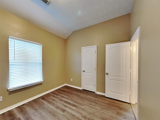 Building Photo - 2315 Perkins Crossing Dr