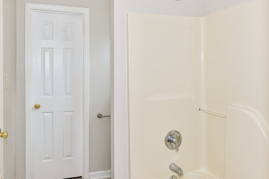 Building Photo - 4483 Shadow Glen Cove