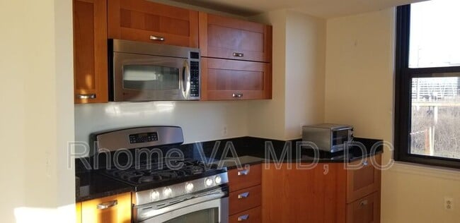 Building Photo - 2451 Midtown Ave