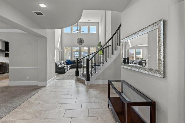 Building Photo - 508 Hidden Creek Way