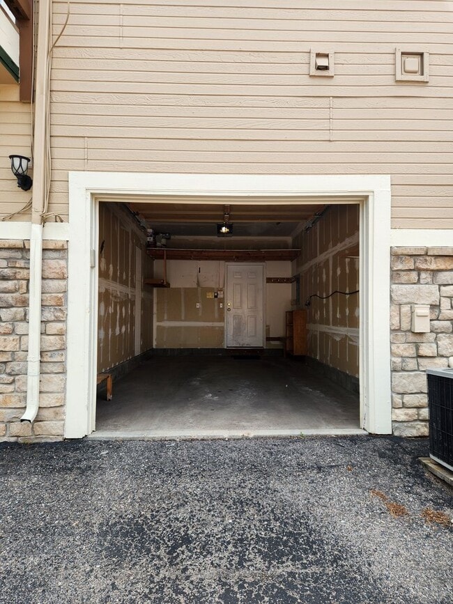 Building Photo - 4005 S Dillon Way