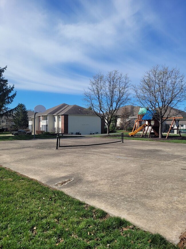 Building Photo - 3 Bedroom 2 Bathroom Condo-Spencer's Crest