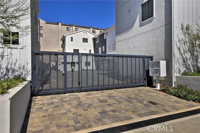Building Photo - 4641 Cahuenga Blvd
