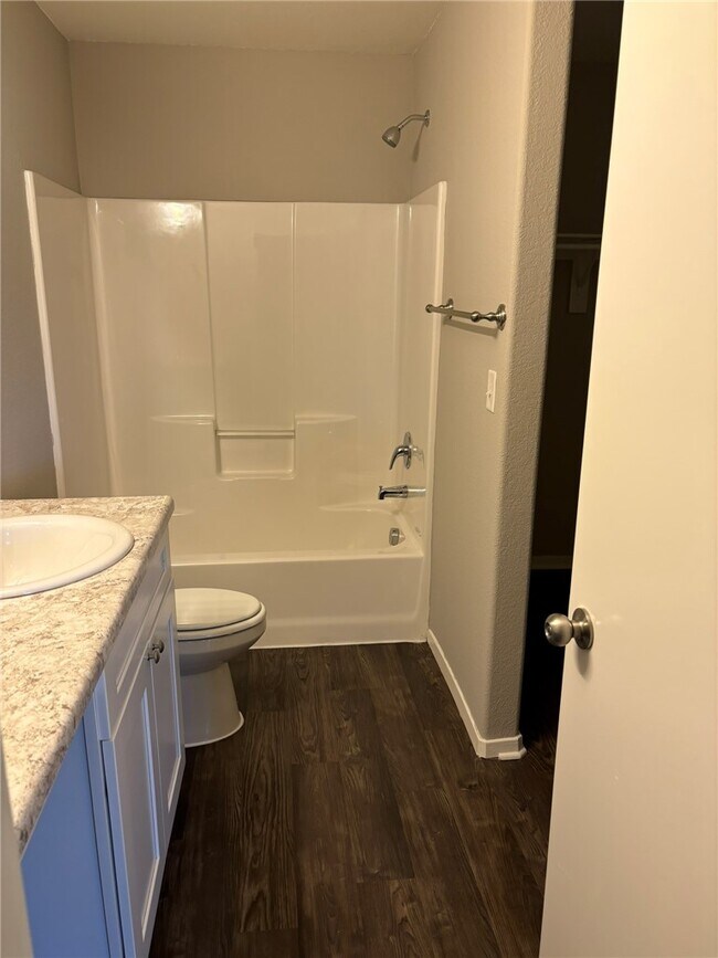 Building Photo - 227 E Anabranch Ct