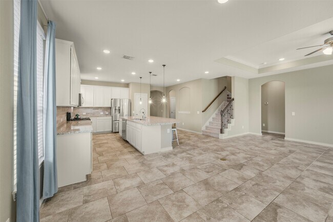 Building Photo - 9651 Thimbleweed Dr