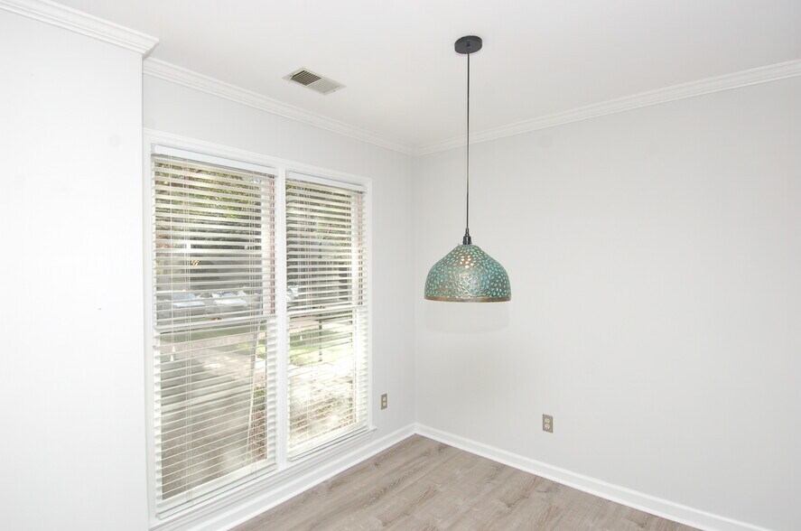 Building Photo - 1450 Barton Place Dr