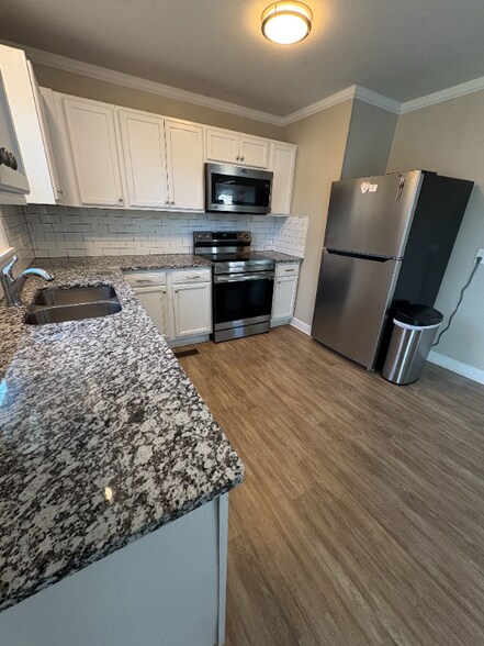 Building Photo - 3118 Adonna Dr NW