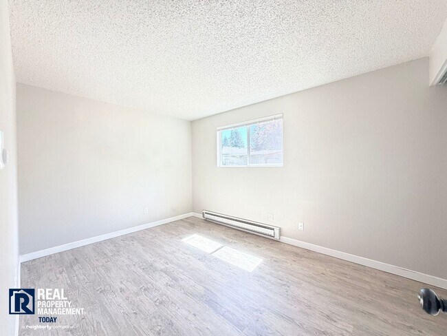 Building Photo - 1408-1414 Josephine Ct SE