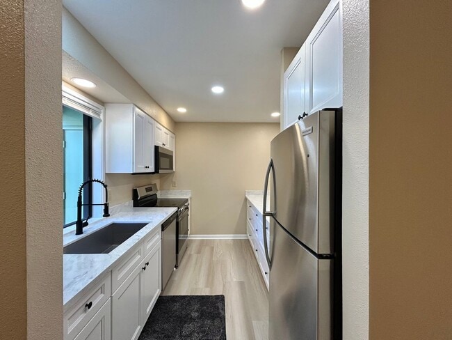 Building Photo - Serene 2 Bed, 2 Bath Updated Hidden Gem!