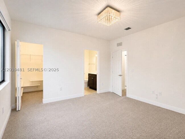 Building Photo - 8605 NW 102nd Ct