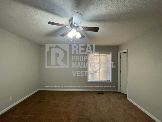 Building Photo - 307 Fox Tail Dr