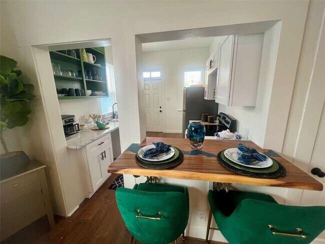 Building Photo - 3412 Ave S