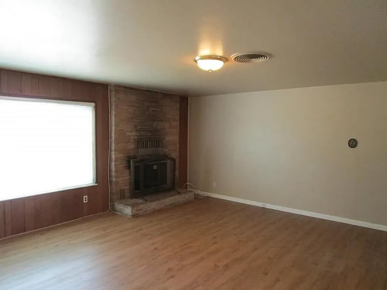 Building Photo - 1905 Claus Rd