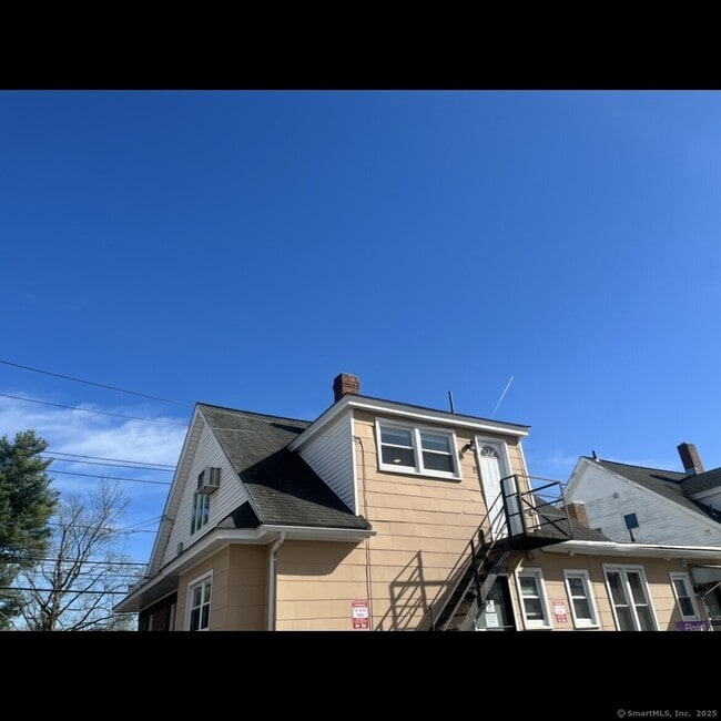 Building Photo - 335 Meriden Rd