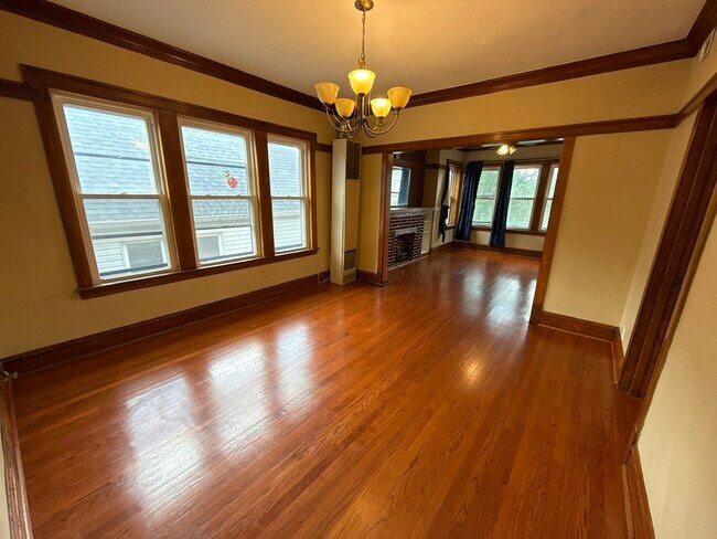 Building Photo - 3029 N Christiana Ave