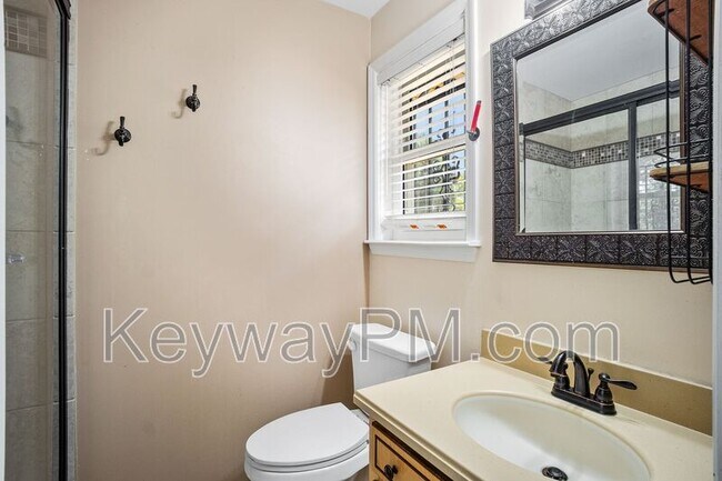 Building Photo - 3420 Linderwood Dr