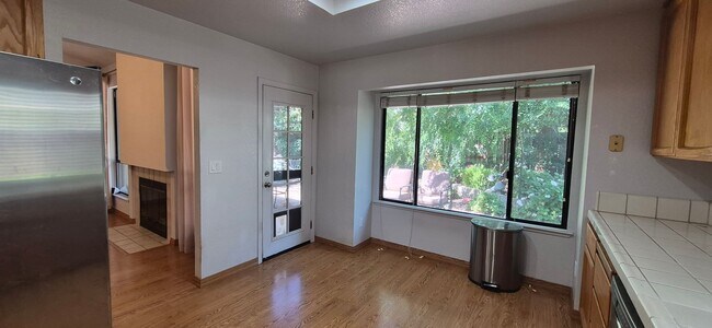 Building Photo - 642 Silvertop Way